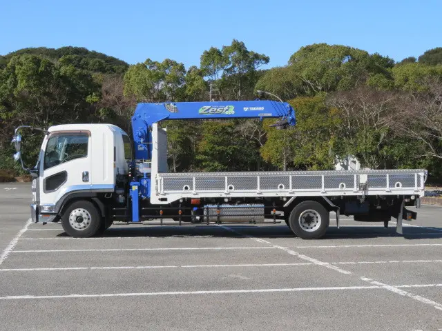 いすゞ フォワード 2RG-FSR90S2(2WD)の写真4