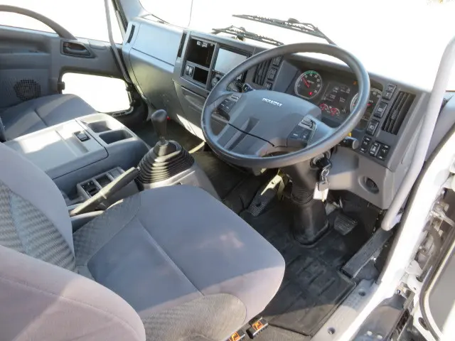 いすゞ フォワード 2RG-FSR90S2(2WD)の写真9
