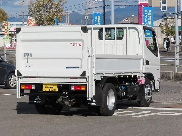 三菱 キャンター 2RG-FBAV0(2WD)の写真3