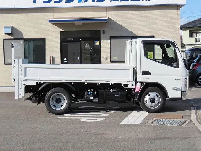 三菱 キャンター 2RG-FBAV0(2WD)の写真5