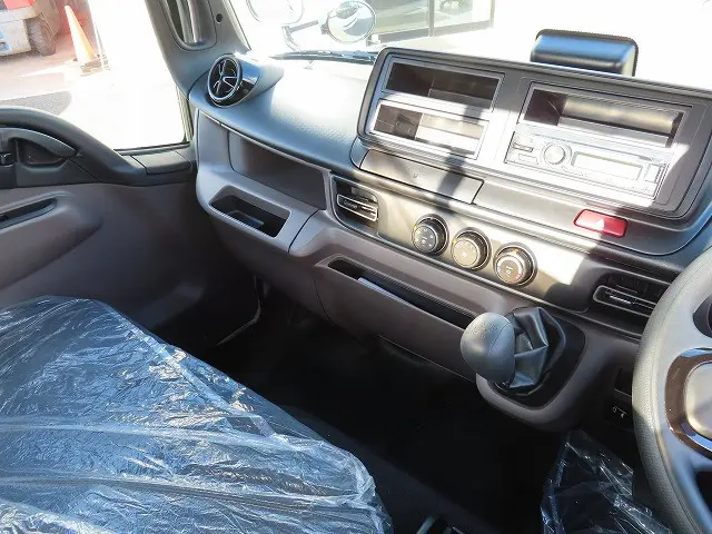 三菱 キャンター 2RG-FBAV0(2WD)の写真15