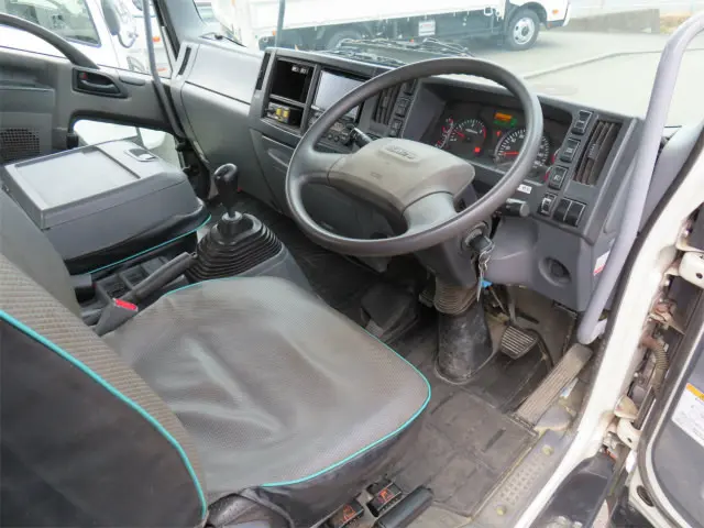 いすゞ フォワード TKG-FRR90S2(2WD)の写真4