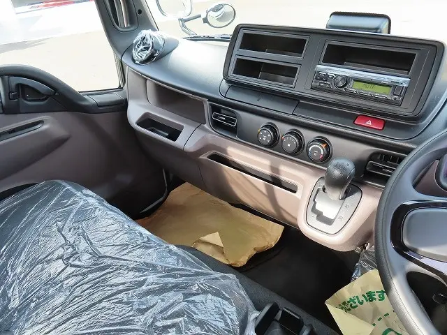 三菱 キャンター 2RG-FBA20(2WD)の写真16