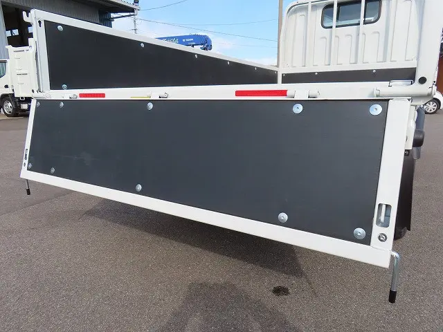 三菱 キャンター 2RG-FBA20(2WD)の写真31