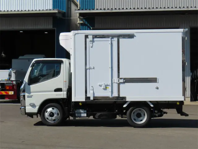三菱 キャンター 2RG-FBAV0(2WD)の写真4