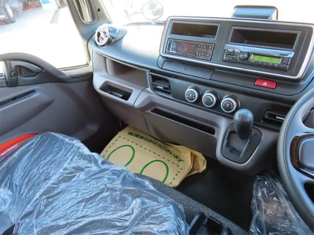 三菱 キャンター 2RG-FBAV0(2WD)の写真16