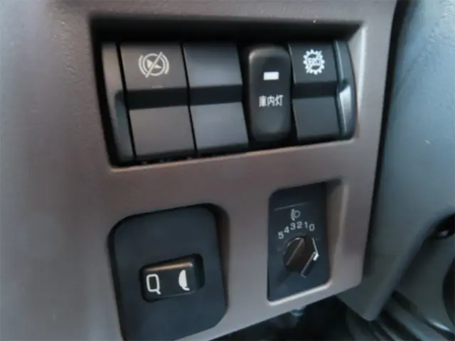 三菱 キャンター 2RG-FBAV0(2WD)の写真17