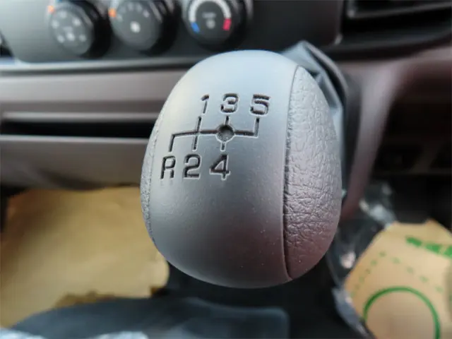 三菱 キャンター 2RG-FBA20(2WD)の写真18