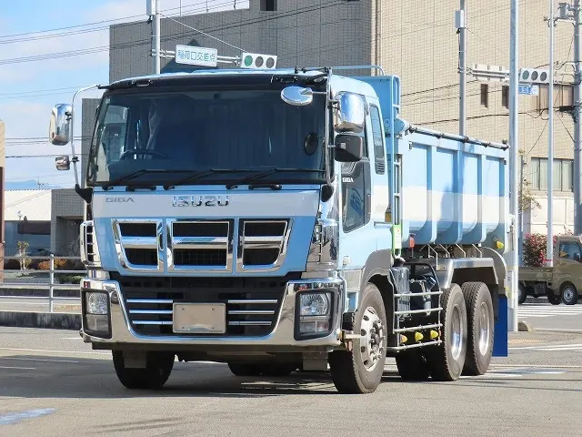 いすゞ ギガ QKG-CXZ77AT(6x4)の写真2