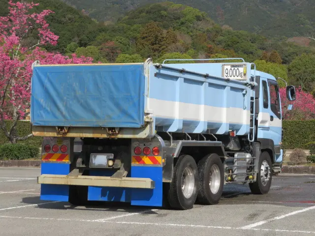 いすゞ ギガ QKG-CXZ77AT(6x4)の写真3