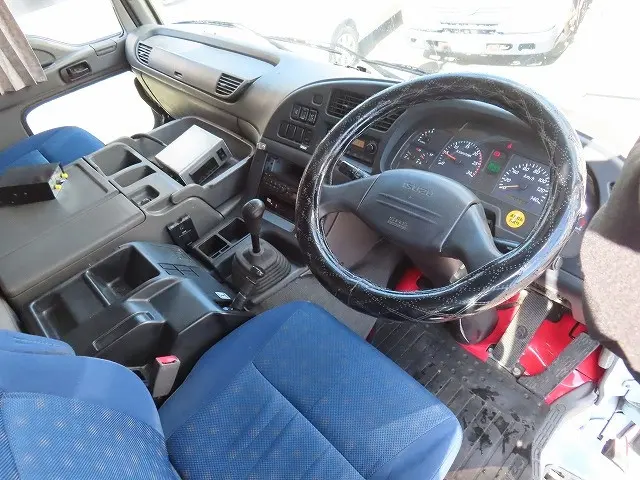 いすゞ ギガ QKG-CXZ77AT(6x4)の写真4