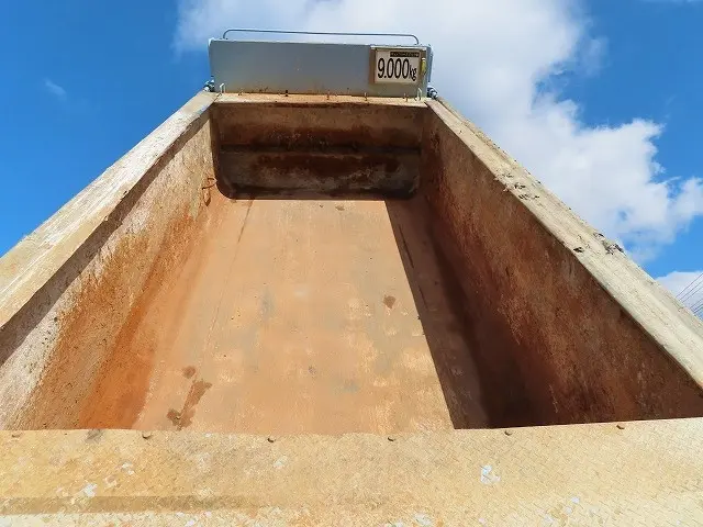 いすゞ ギガ QKG-CXZ77AT(6x4)の写真5