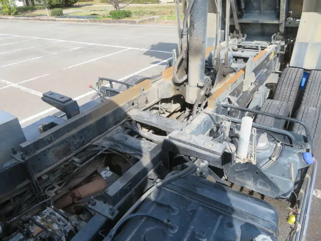 いすゞ ギガ QKG-CXZ77AT(6x4)の写真48