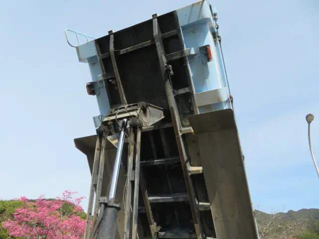 いすゞ ギガ QKG-CXZ77AT(6x4)の写真50