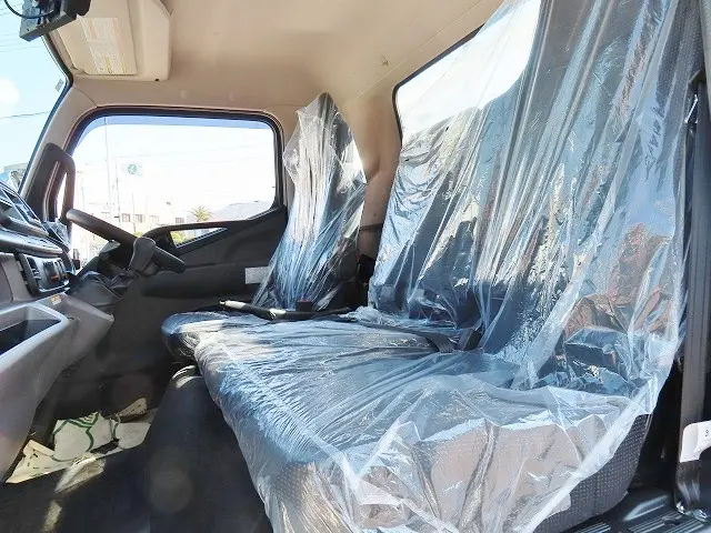 三菱 キャンター 2PG-FEB90(2WD)の写真13