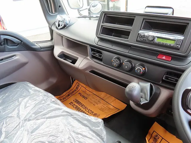 三菱 キャンター 2RG-FBA60(2WD)の写真14