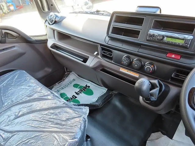 三菱 キャンター 2PG-FEB60(2WD)の写真14