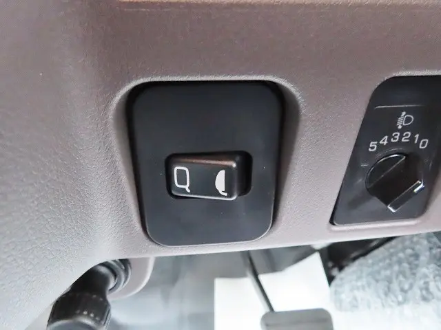 三菱 キャンター 2PG-FEB60(2WD)の写真16