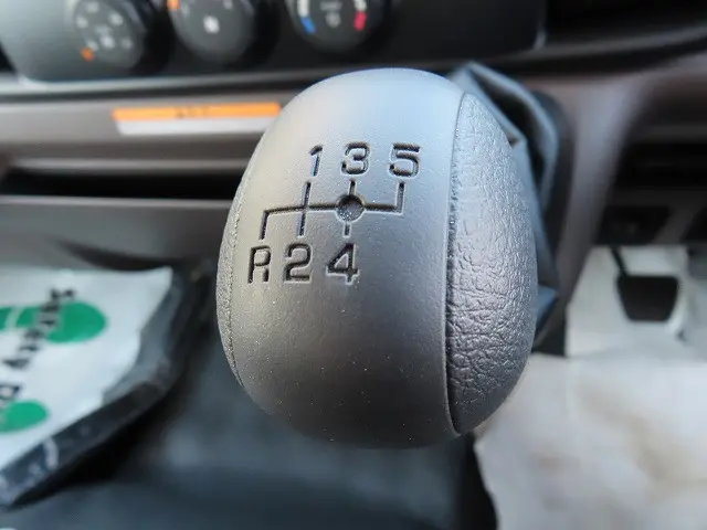 三菱 キャンター 2PG-FEB60(2WD)の写真18