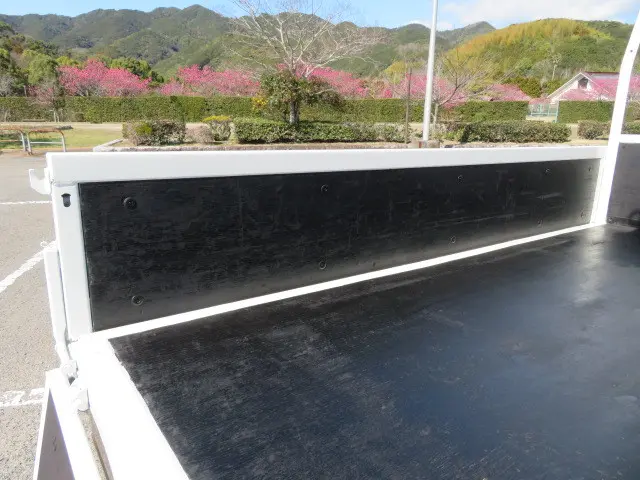 いすゞ エルフ TKG-NKR85A(2WD)の写真23