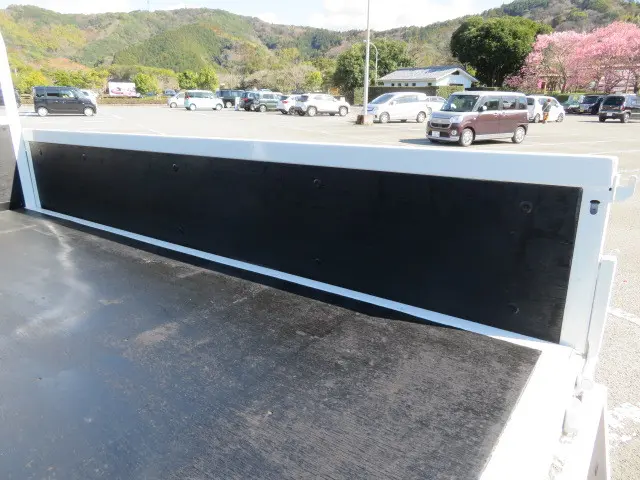 いすゞ エルフ TKG-NKR85A(2WD)の写真24