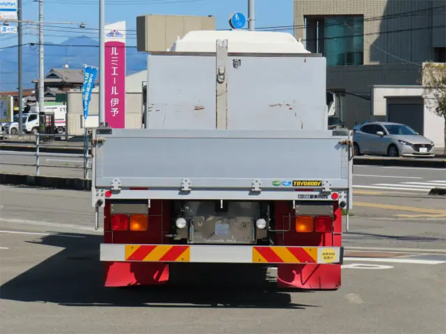 いすゞ フォワード 2RG-FTR90U2(2WD)の写真8