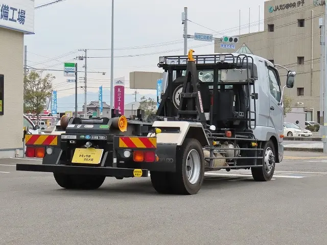 三菱 ファイター 2KG-FK62FY(2WD)の写真2