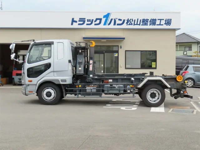 三菱 ファイター 2KG-FK62FY(2WD)の写真4
