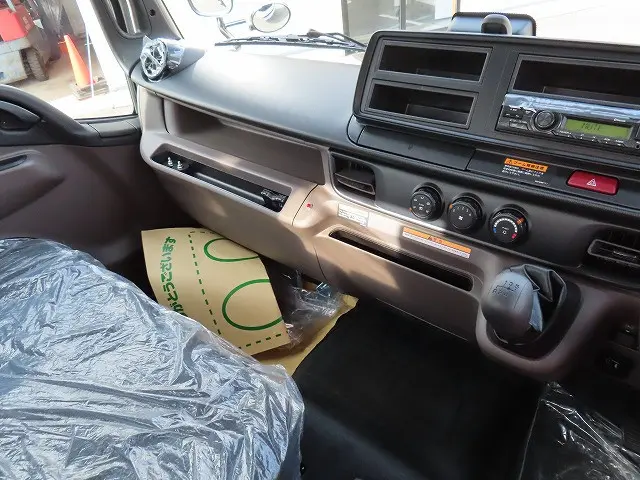 三菱 キャンター 2PG-FEB80(2WD)の写真13