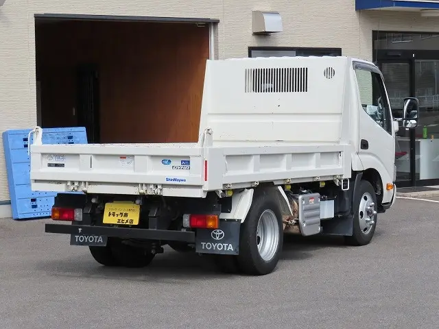 トヨタ ダイナ 2KG-XZC675D(4WD)の写真2