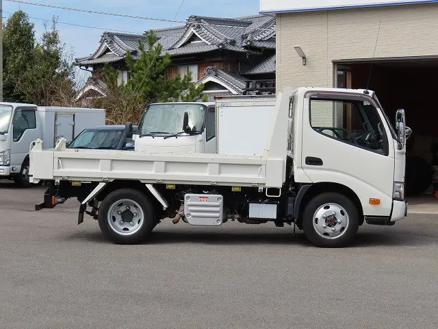 トヨタ ダイナ 2KG-XZC675D(4WD)の写真4