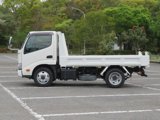 トヨタ ダイナ 2KG-XZC675D(4WD)の写真4