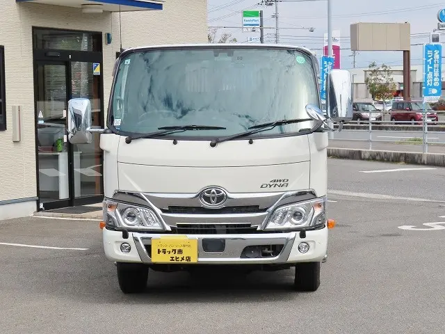 トヨタ ダイナ 2KG-XZC675D(4WD)の写真5