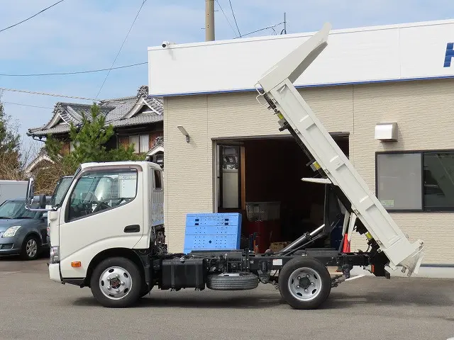 トヨタ ダイナ 2KG-XZC675D(4WD)の写真8