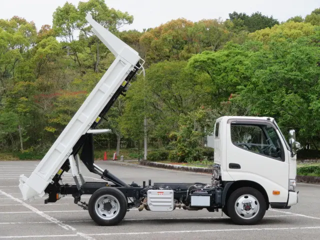 トヨタ ダイナ 2KG-XZC675D(4WD)の写真9