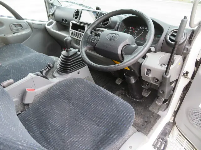 トヨタ ダイナ 2KG-XZC675D(4WD)の写真10