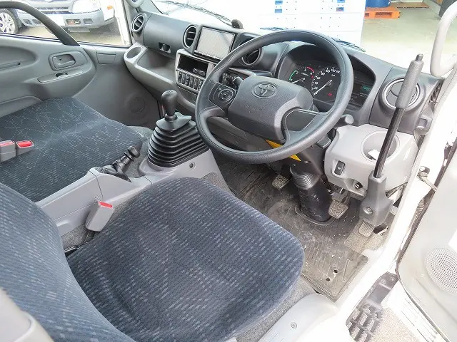 トヨタ ダイナ 2KG-XZC675D(4WD)の写真11