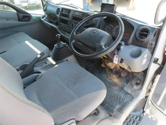 日野 デュトロ SDG-XZU720M改(2WD)の写真5