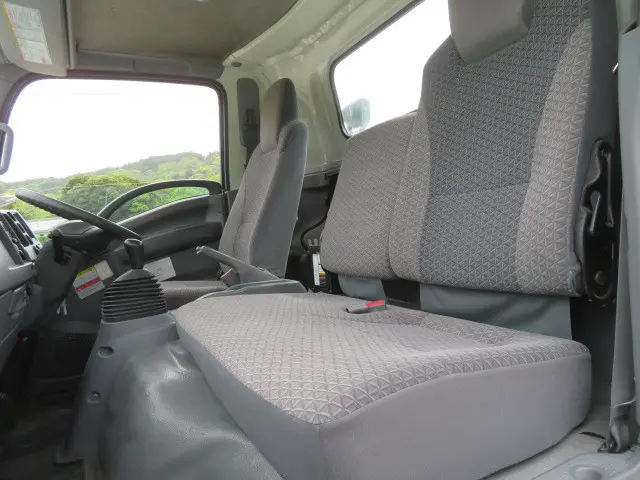 いすゞ エルフ 2RG-NPR88YN(2WD)の写真10