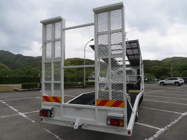 いすゞ エルフ 2RG-NPR88YN(2WD)の写真31
