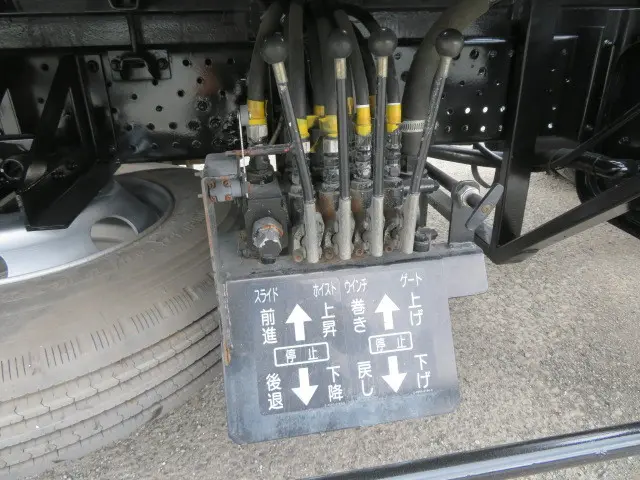 いすゞ エルフ 2RG-NPR88YN(2WD)の写真37