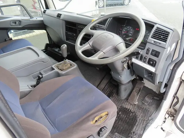 三菱 ファイター QKG-FK62FZ(2WD)の写真3