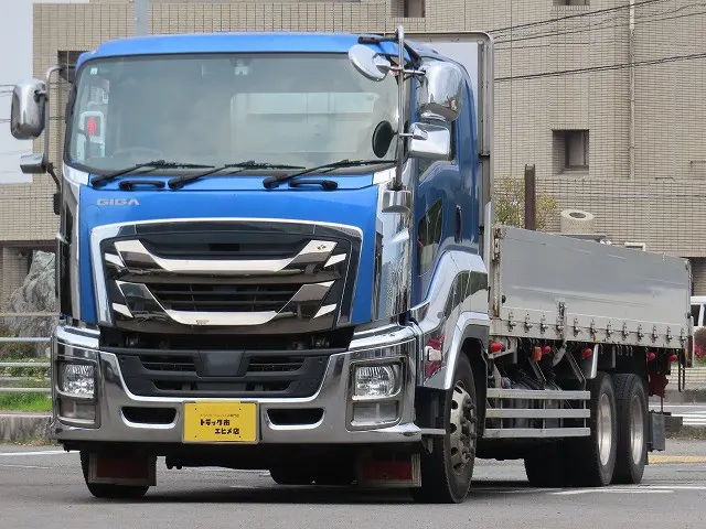 いすゞ ギガ QKG-CYZ77BJ(6x4)の写真1