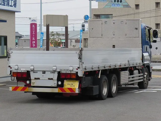 いすゞ ギガ QKG-CYZ77BJ(6x4)の写真2