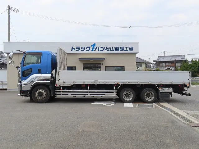 いすゞ ギガ QKG-CYZ77BJ(6x4)の写真3