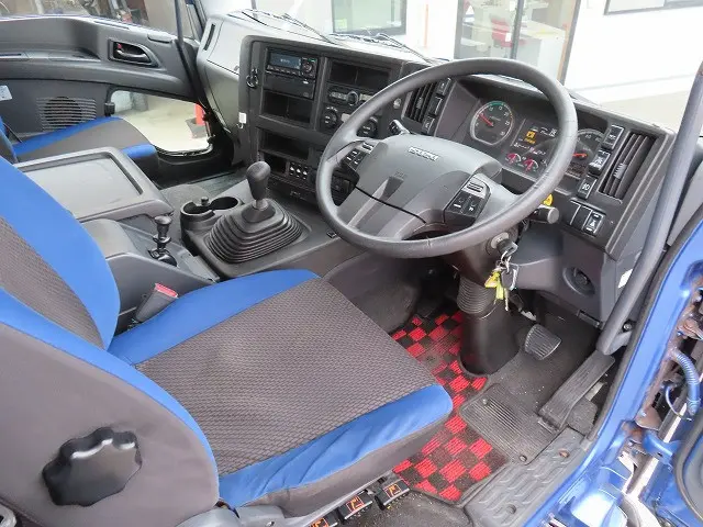 いすゞ ギガ QKG-CYZ77BJ(6x4)の写真8