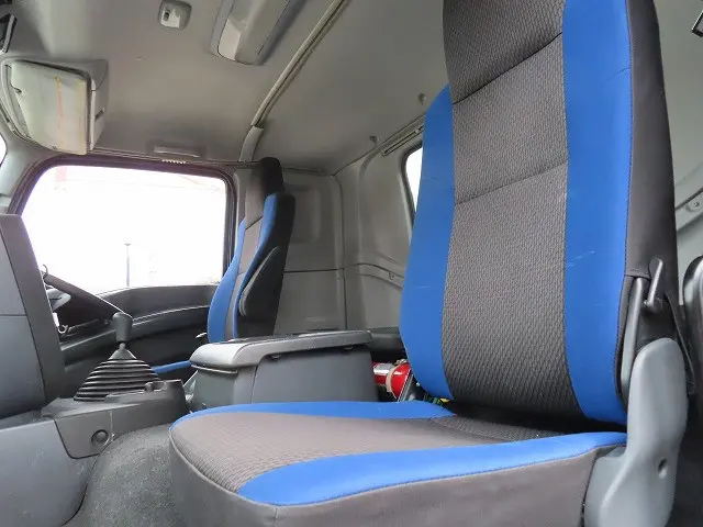 いすゞ ギガ QKG-CYZ77BJ(6x4)の写真9