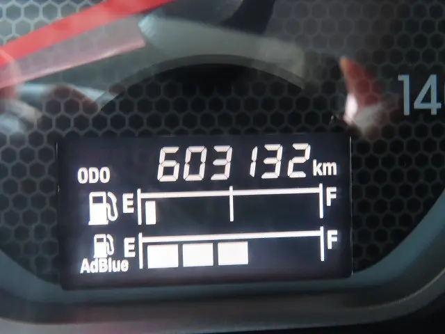 いすゞ ギガ QKG-CYZ77BJ(6x4)の写真11