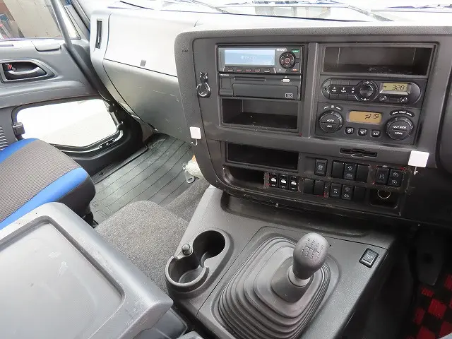 いすゞ ギガ QKG-CYZ77BJ(6x4)の写真12