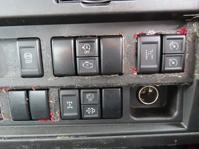 いすゞ ギガ QKG-CYZ77BJ(6x4)の写真13